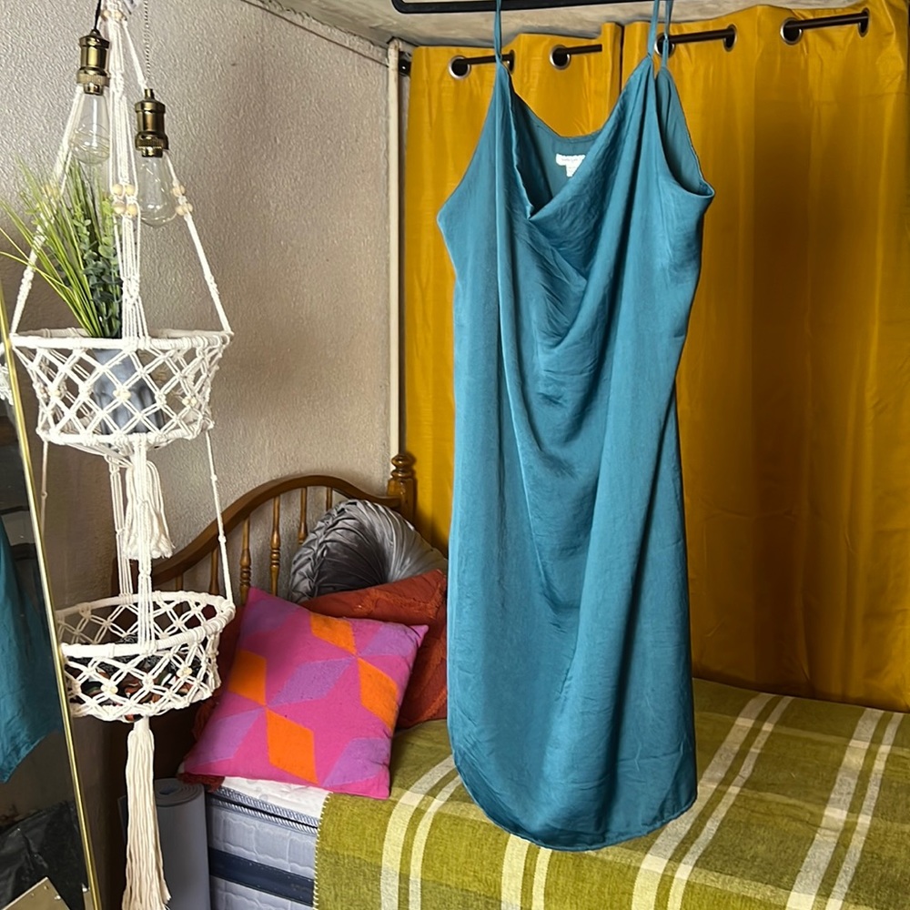 American Eagle drop neck green dress with adjustable straps